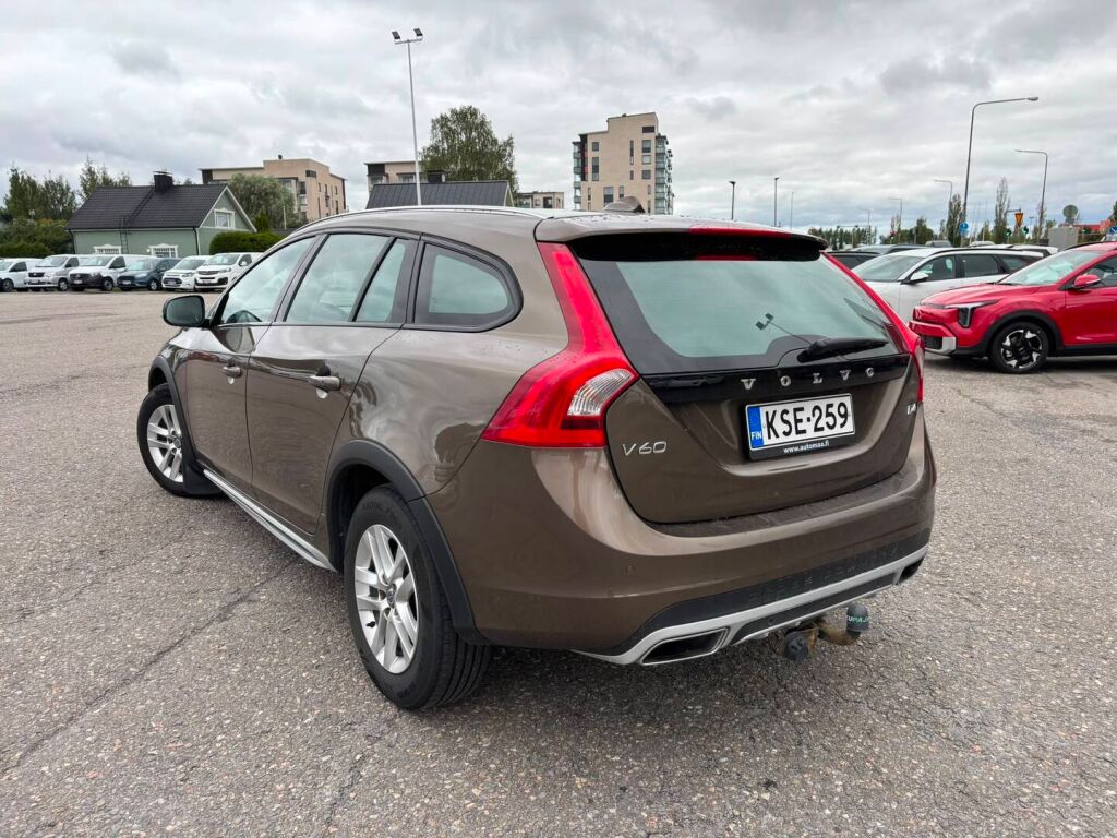 Volvo V60 Cross Country 2016 Ruskea (beige)