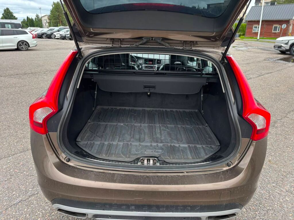 Volvo V60 Cross Country 2016 Ruskea (beige)