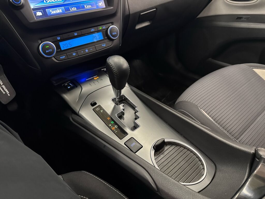 Toyota Avensis 2016 Ruskea (beige)