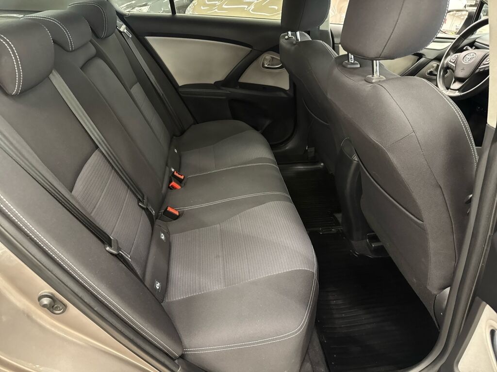 Toyota Avensis 2016 Ruskea (beige)