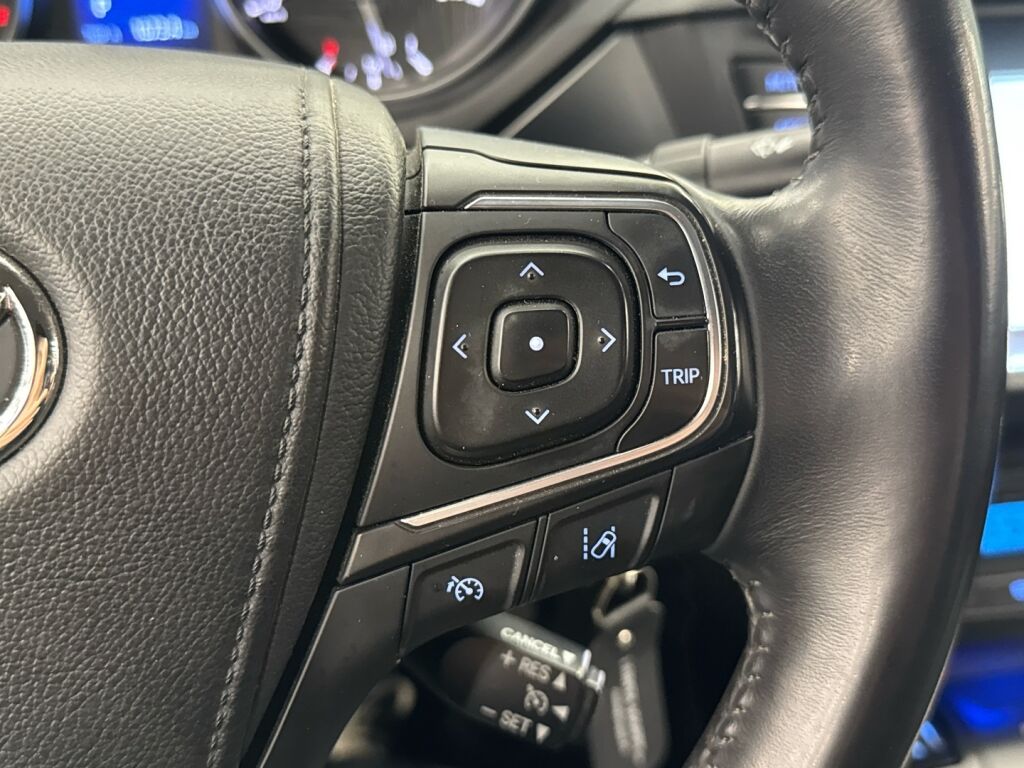 Toyota Avensis 2016 Ruskea (beige)
