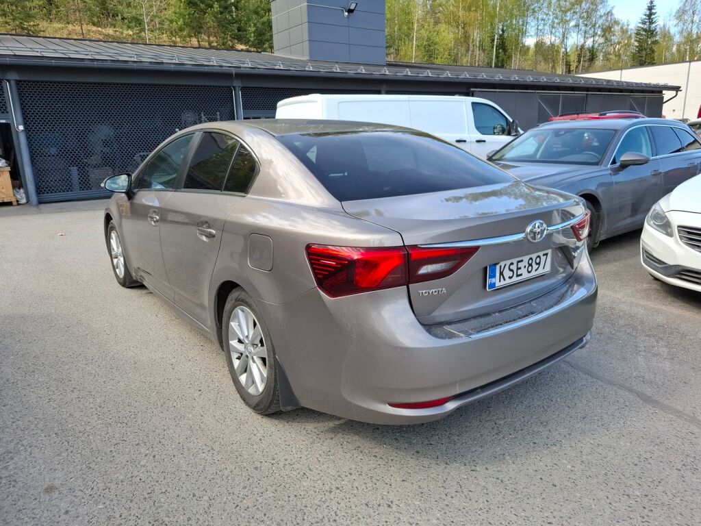 Toyota Avensis 2016 Ruskea (beige)