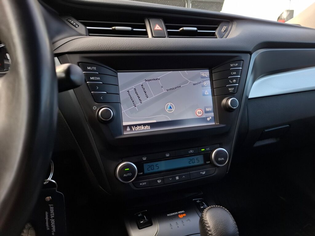 Toyota Avensis 2016 Ruskea (beige)