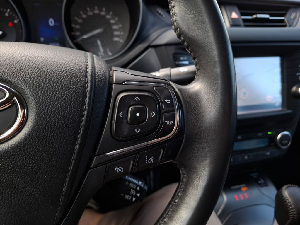 Toyota Avensis 2016 Ruskea (beige)