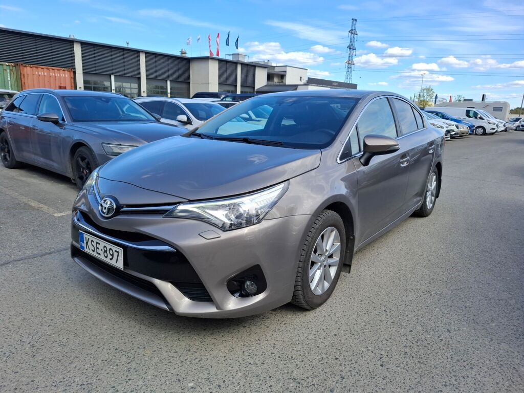 Toyota Avensis 2016 Ruskea (beige)