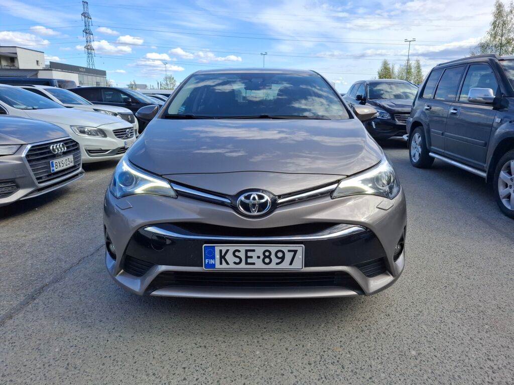 Toyota Avensis 2016 Ruskea (beige)