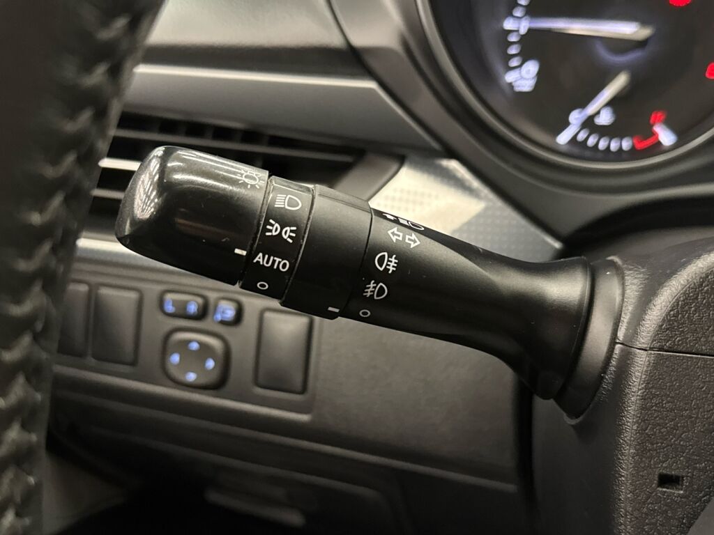 Toyota Avensis 2016 Ruskea (beige)