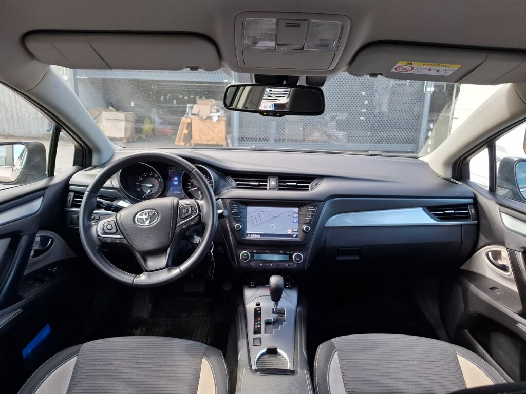 Toyota Avensis 2016 Ruskea (beige)