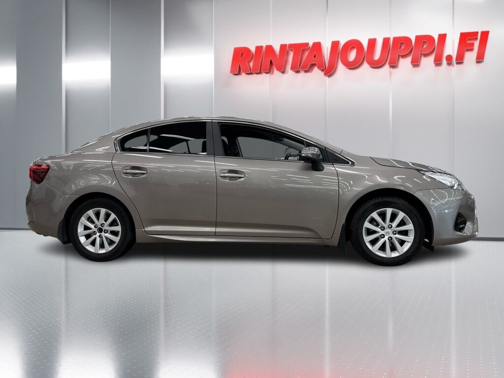 Toyota Avensis 2016 Ruskea (beige)