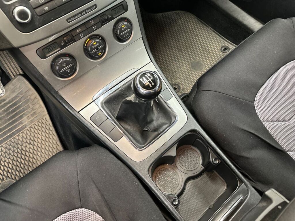 Volkswagen Passat Variant 2006 Musta
