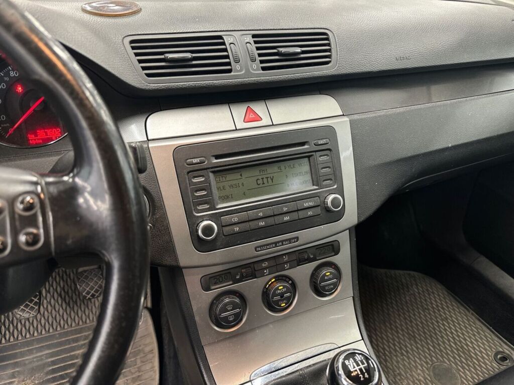 Volkswagen Passat Variant 2006 Musta