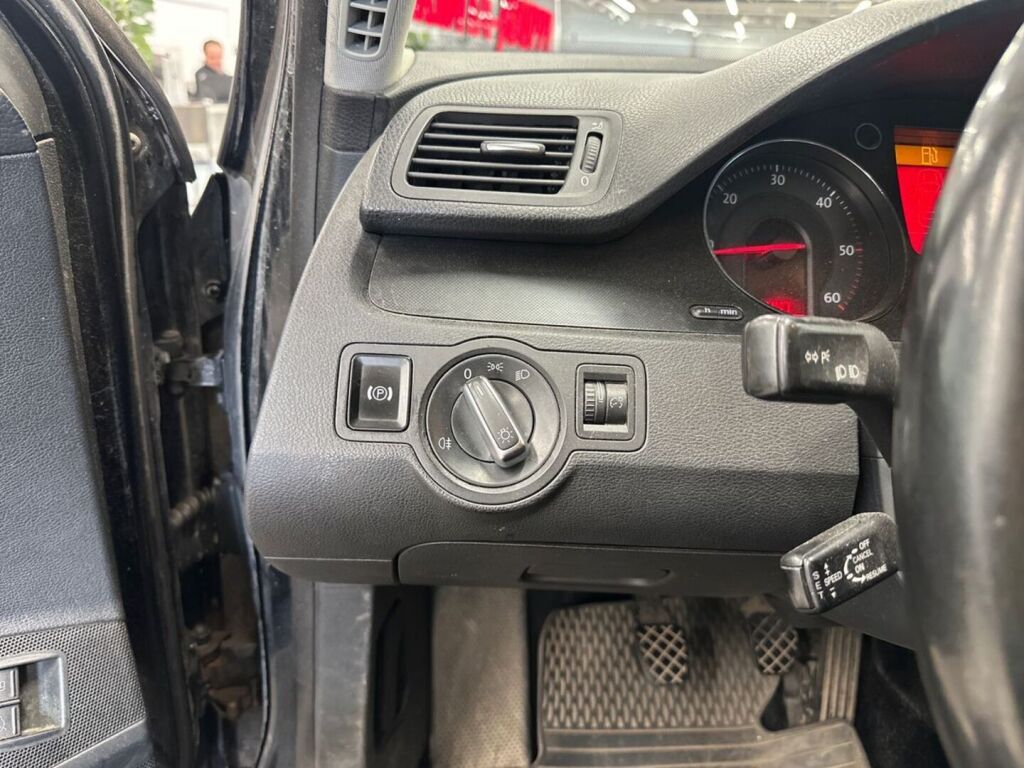 Volkswagen Passat Variant 2006 Musta