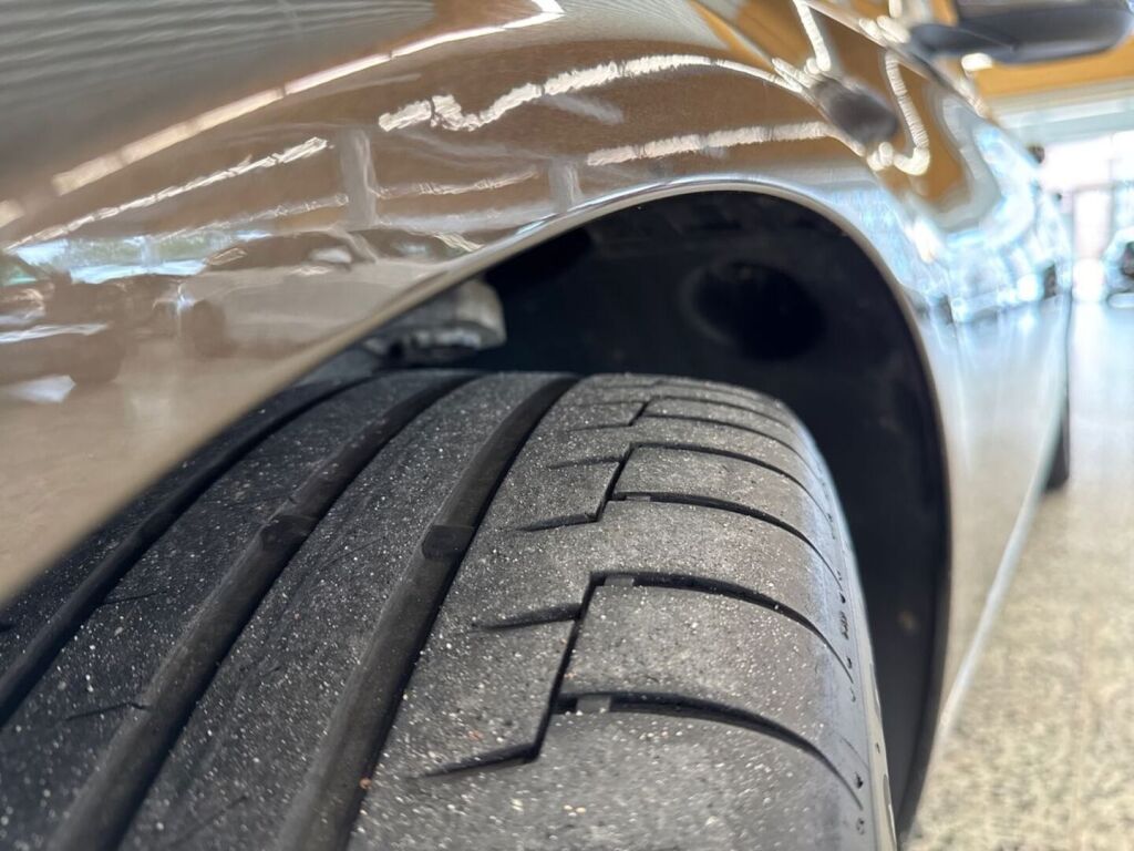 Mercedes-Benz C 2017 Metallinhohto Ruskea (beige)