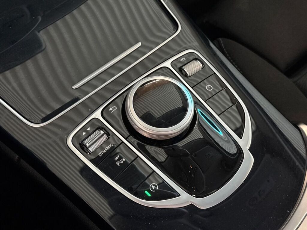 Mercedes-Benz C 2017 Metallinhohto Ruskea (beige)