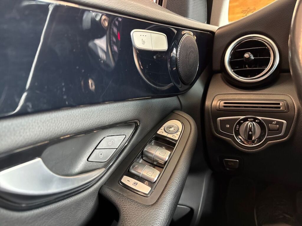 Mercedes-Benz C 2017 Metallinhohto Ruskea (beige)
