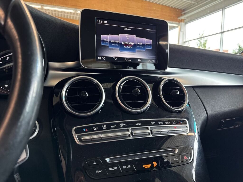 Mercedes-Benz C 2017 Metallinhohto Ruskea (beige)