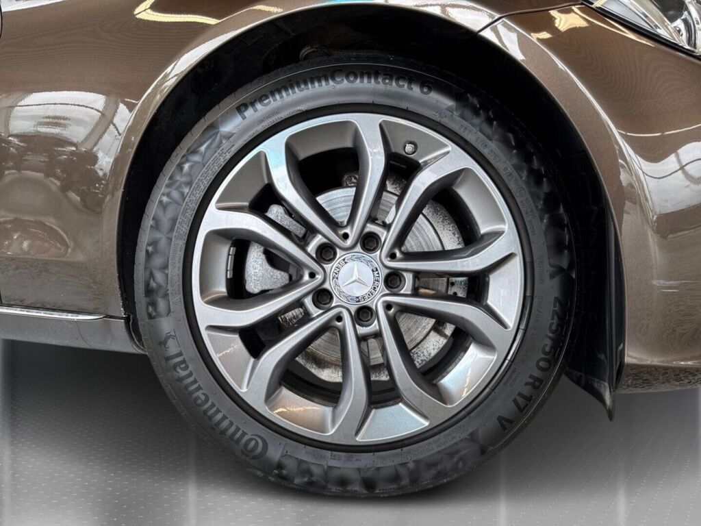 Mercedes-Benz C 2017 Metallinhohto Ruskea (beige)