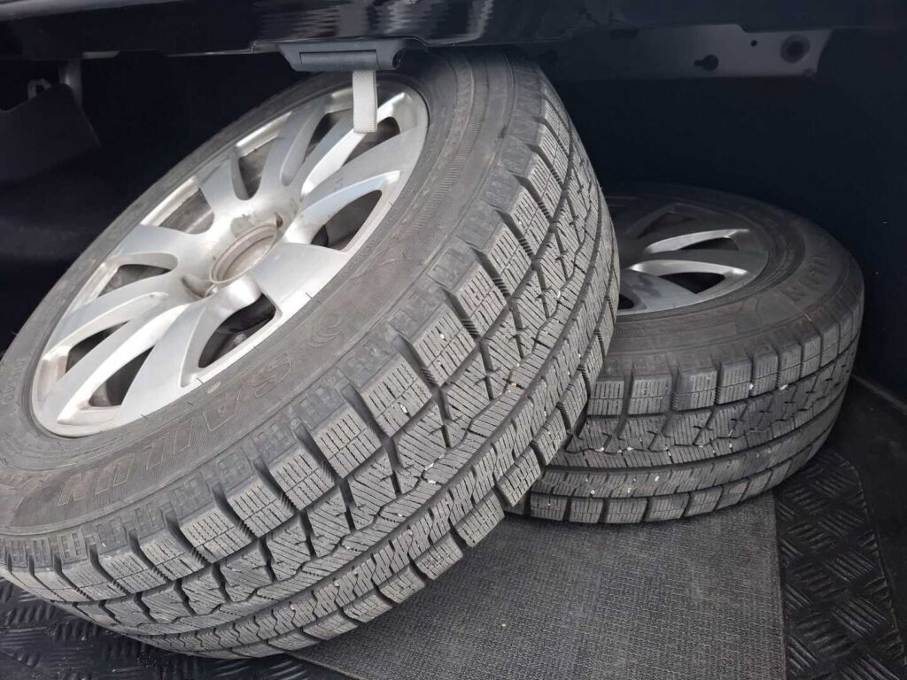 Mercedes-Benz E 2011 Musta