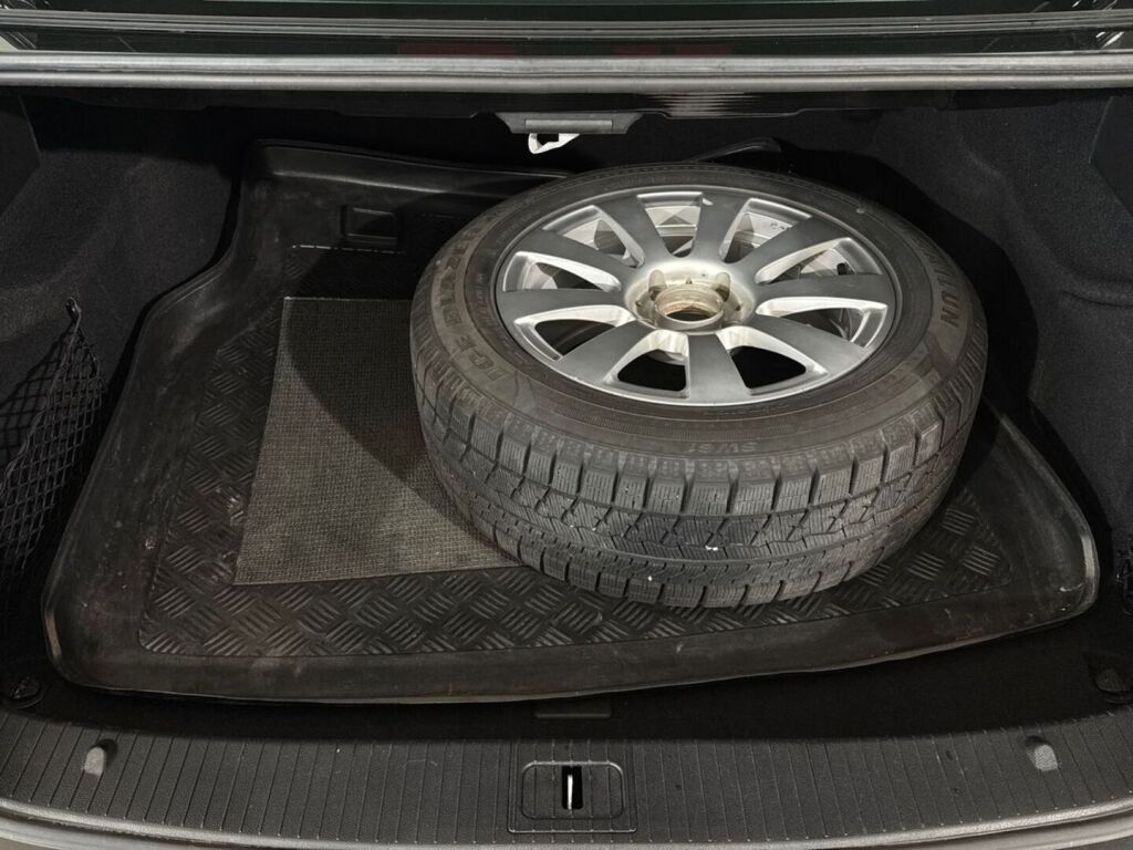 Mercedes-Benz E 2011 Musta