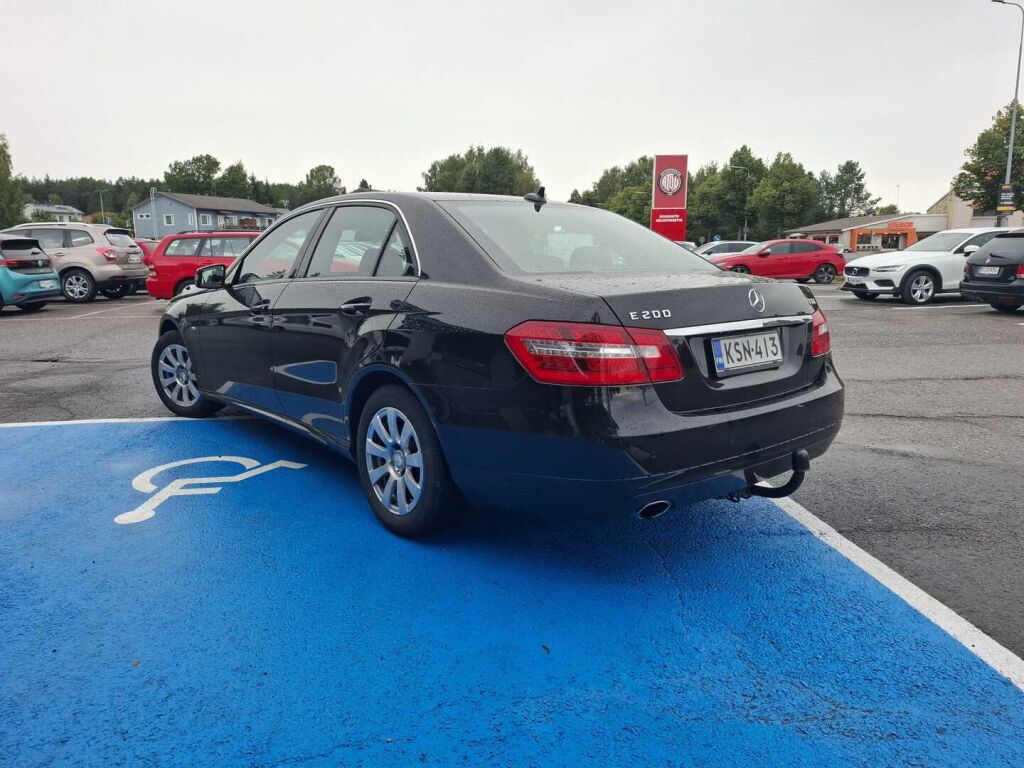 Mercedes-Benz E 2011 Musta