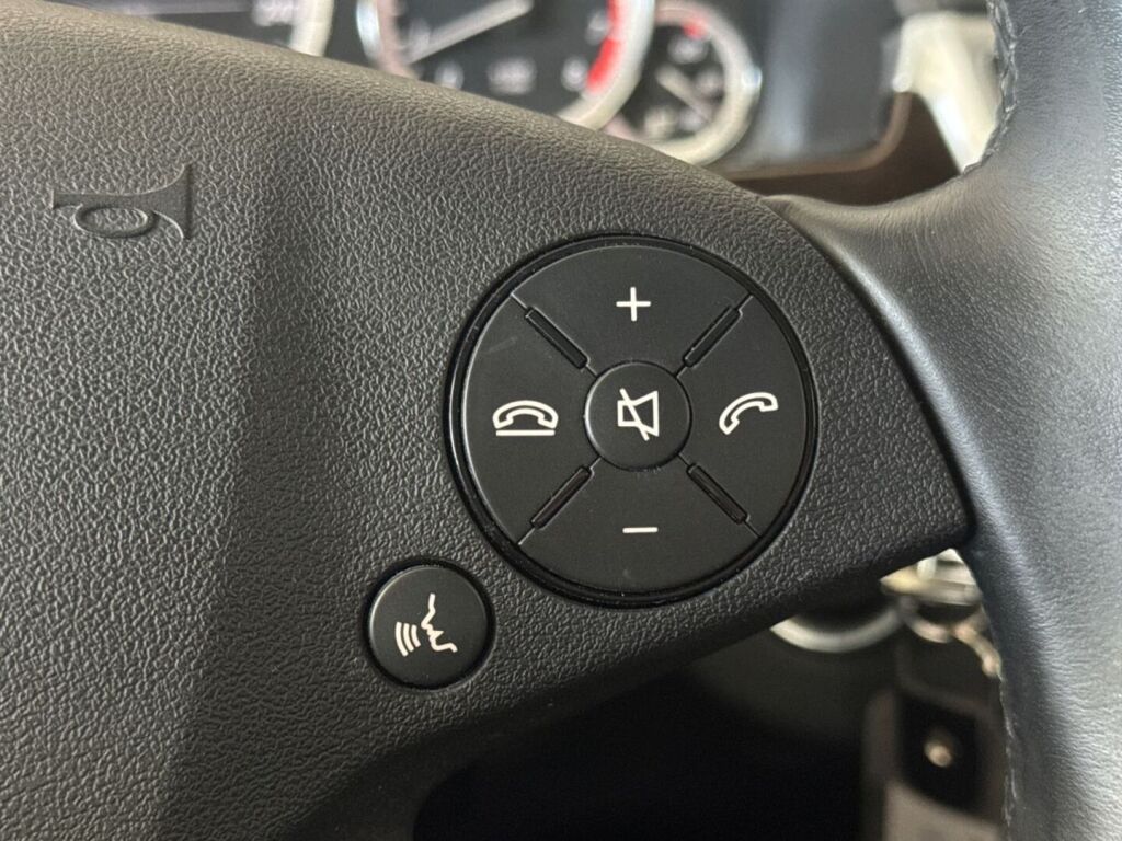 Mercedes-Benz E 2011 Musta