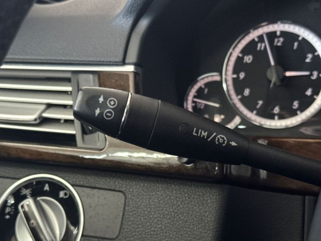 Mercedes-Benz E 2011 Musta