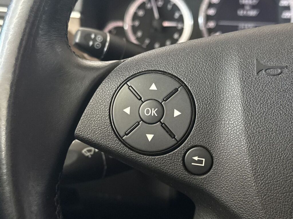 Mercedes-Benz E 2011 Musta
