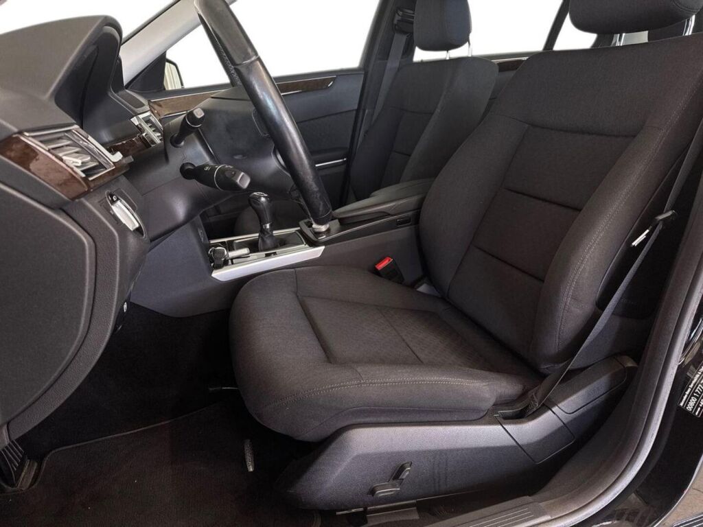 Mercedes-Benz E 2011 Musta