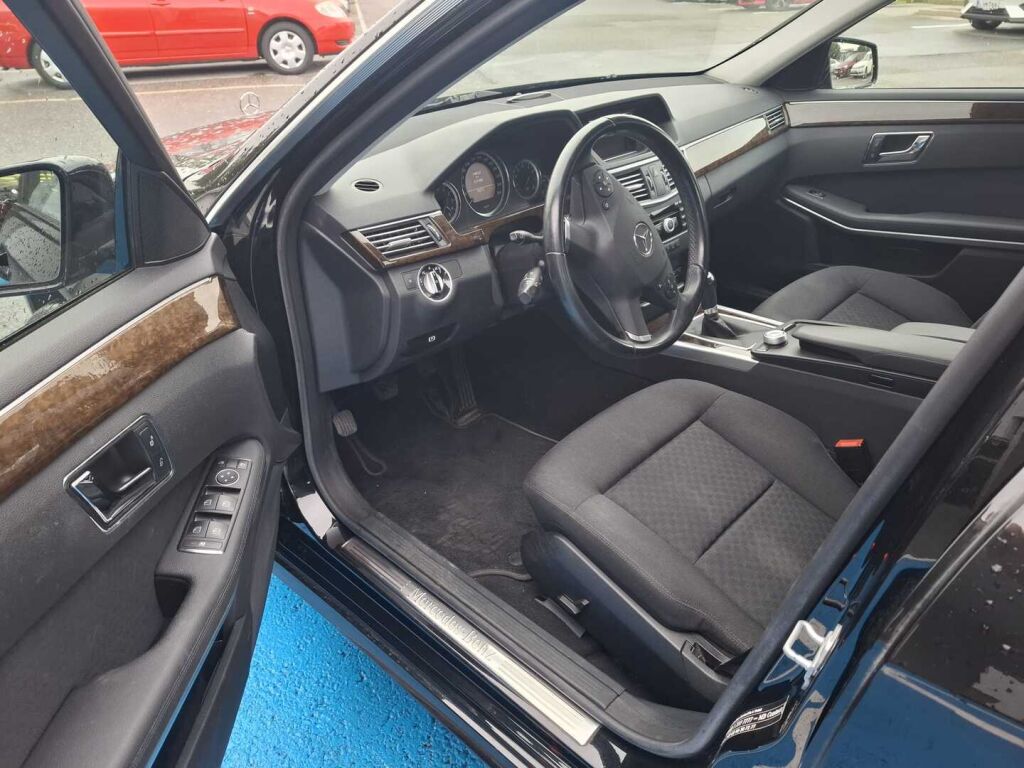 Mercedes-Benz E 2011 Musta