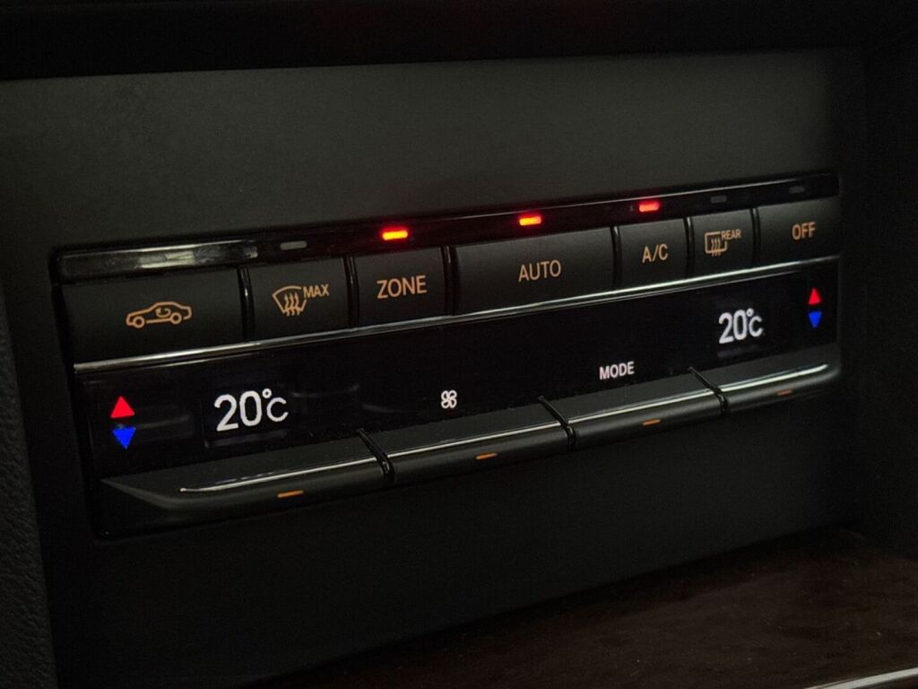 Mercedes-Benz E 2011 Musta