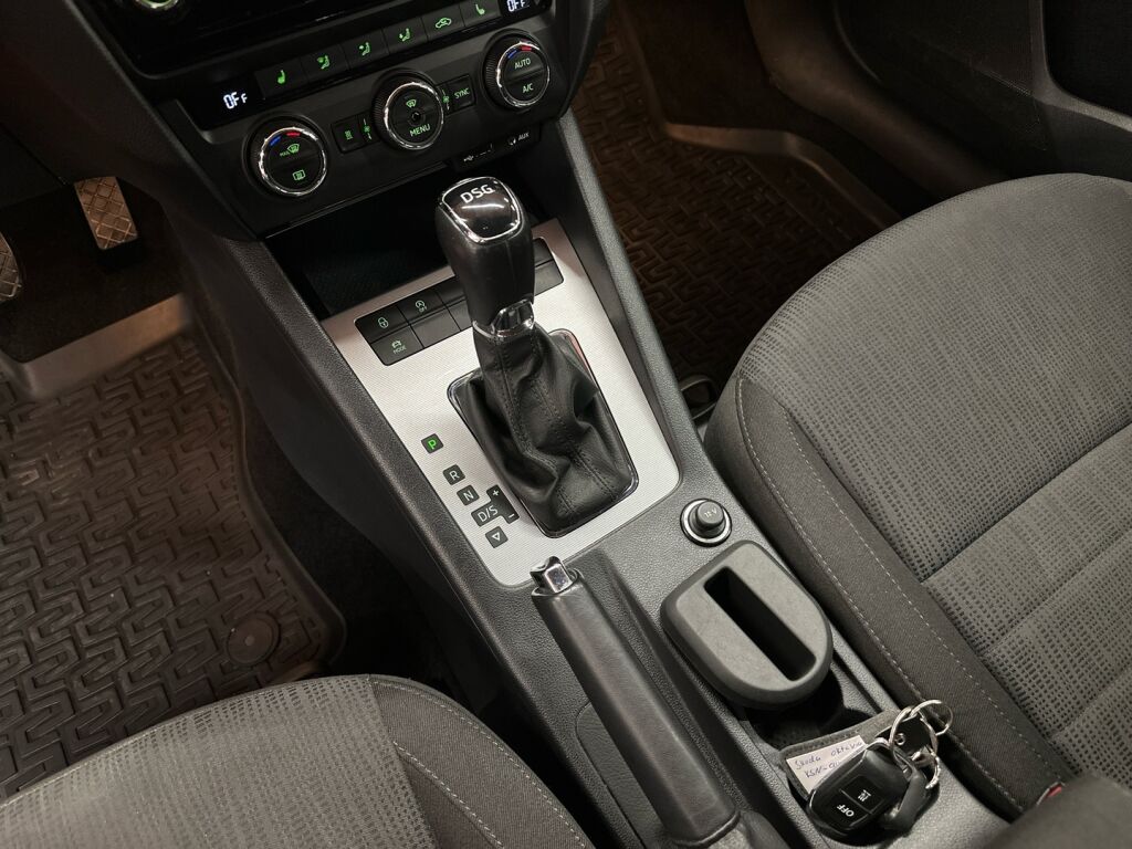 Skoda Octavia 2017 Sininen