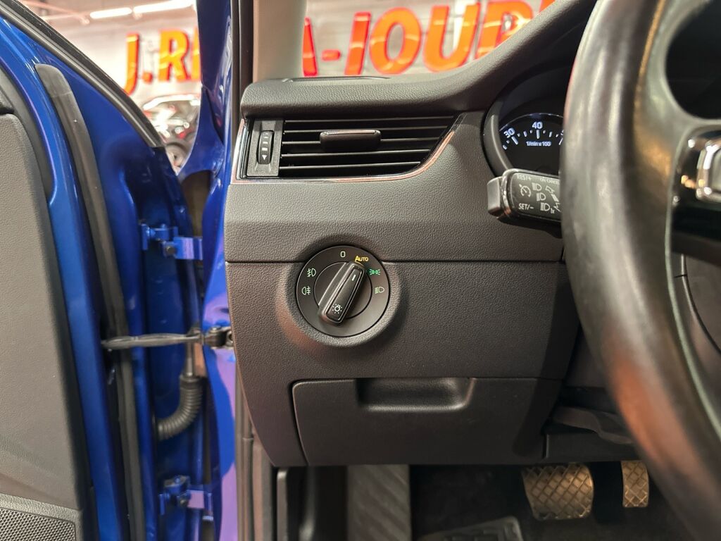 Skoda Octavia 2017 Sininen