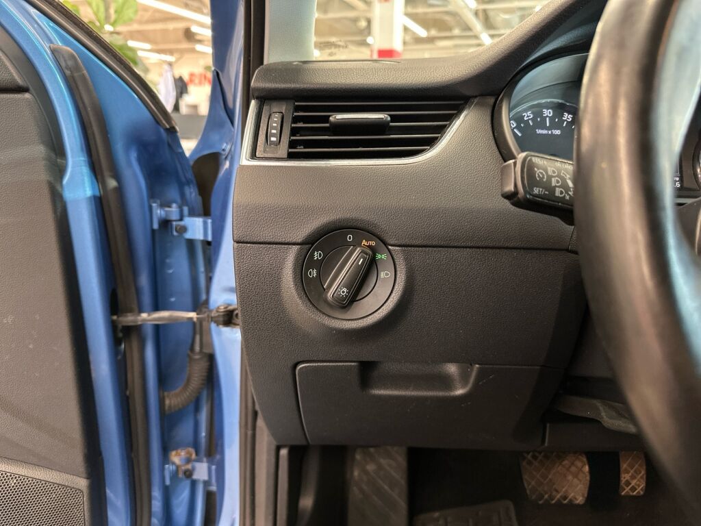 Skoda Octavia 2016 Sininen