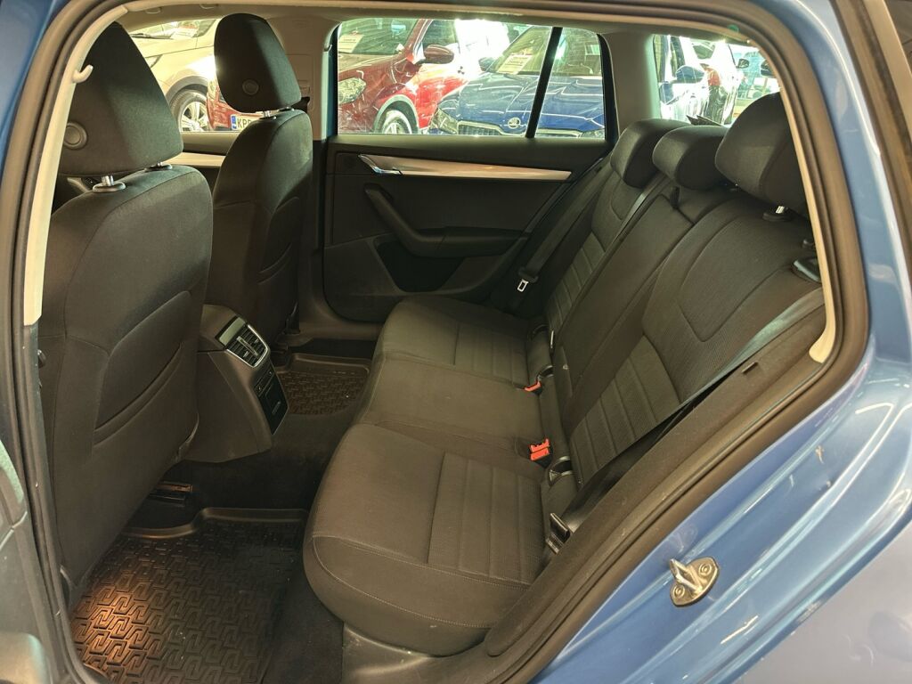 Skoda Octavia 2016 Sininen
