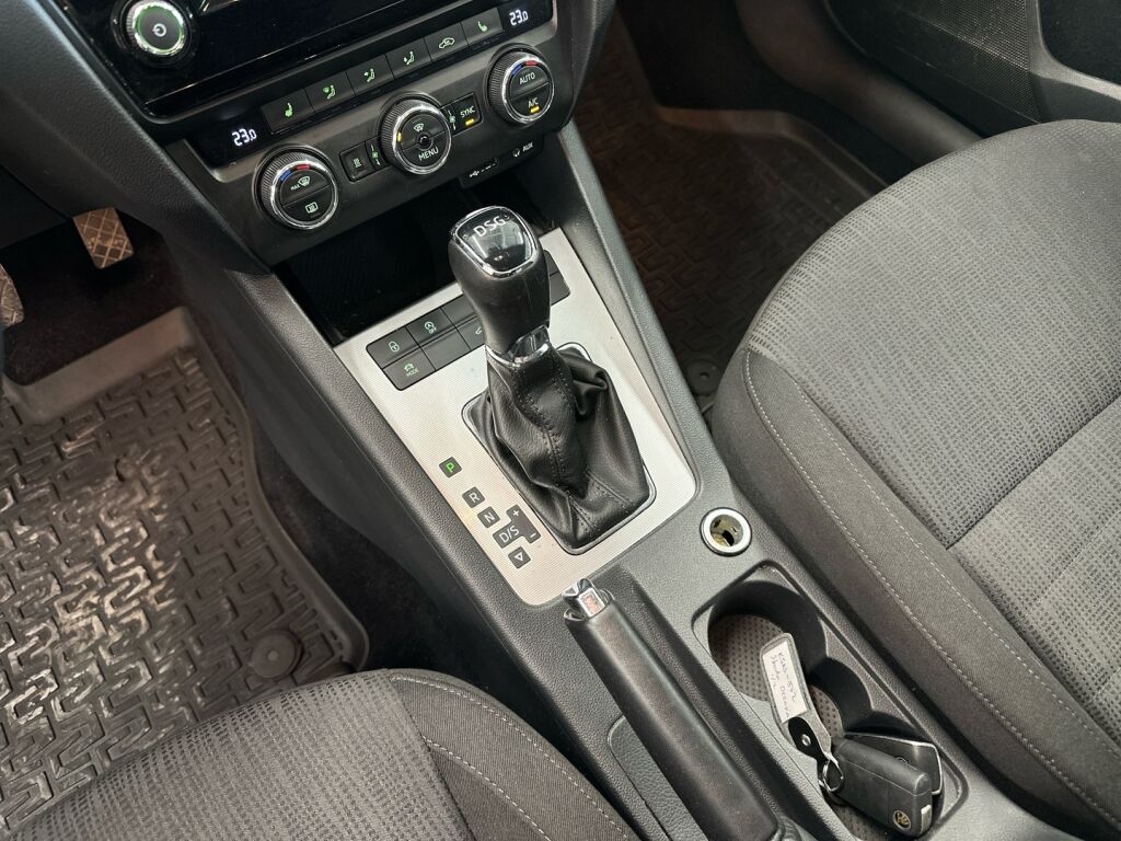 Skoda Octavia 2016 Sininen