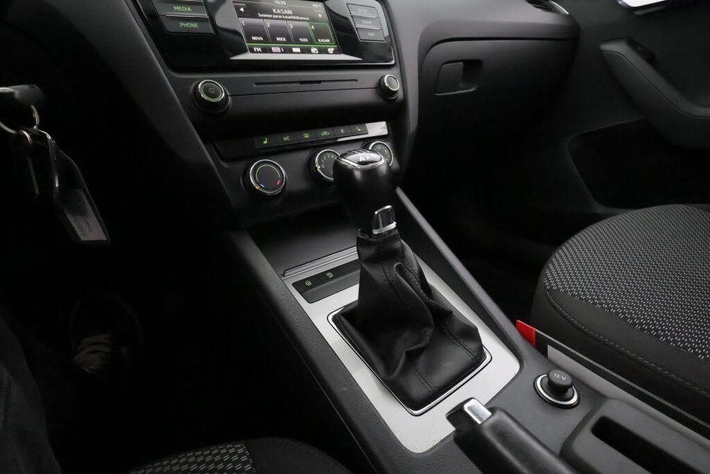 Skoda Octavia 2017 Valkoinen