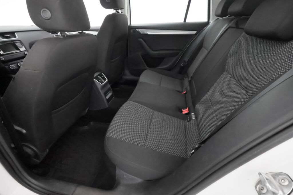 Skoda Octavia 2017 Valkoinen