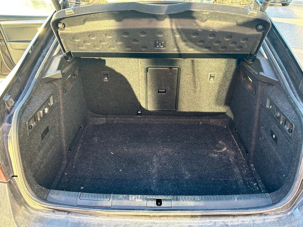 Skoda Superb 2017 Musta