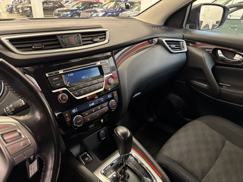 Nissan Qashqai 2017 Punainen