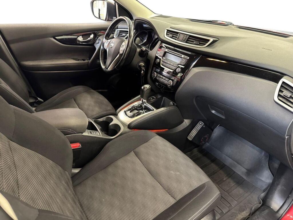 Nissan Qashqai 2017 Punainen