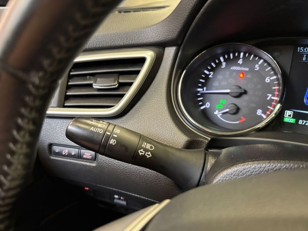 Nissan Qashqai 2017 Punainen