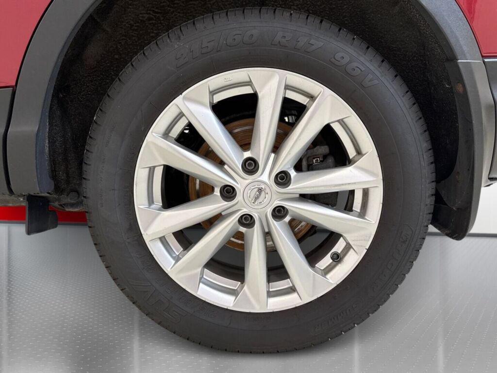 Nissan Qashqai 2017 Punainen