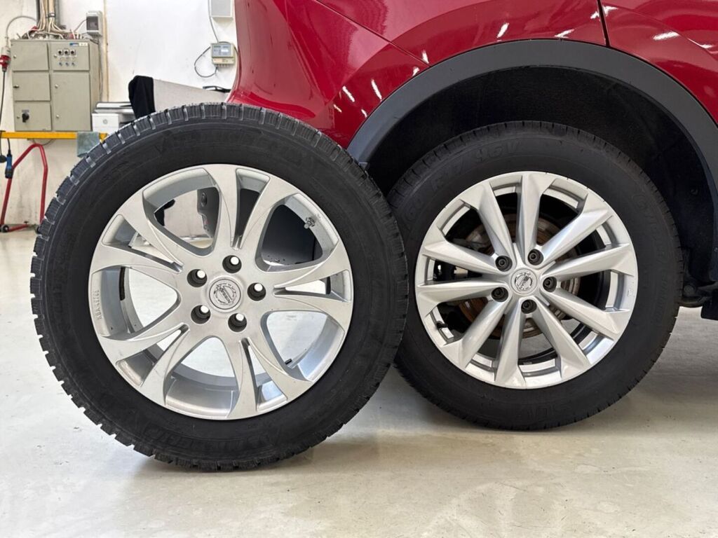 Nissan Qashqai 2017 Punainen