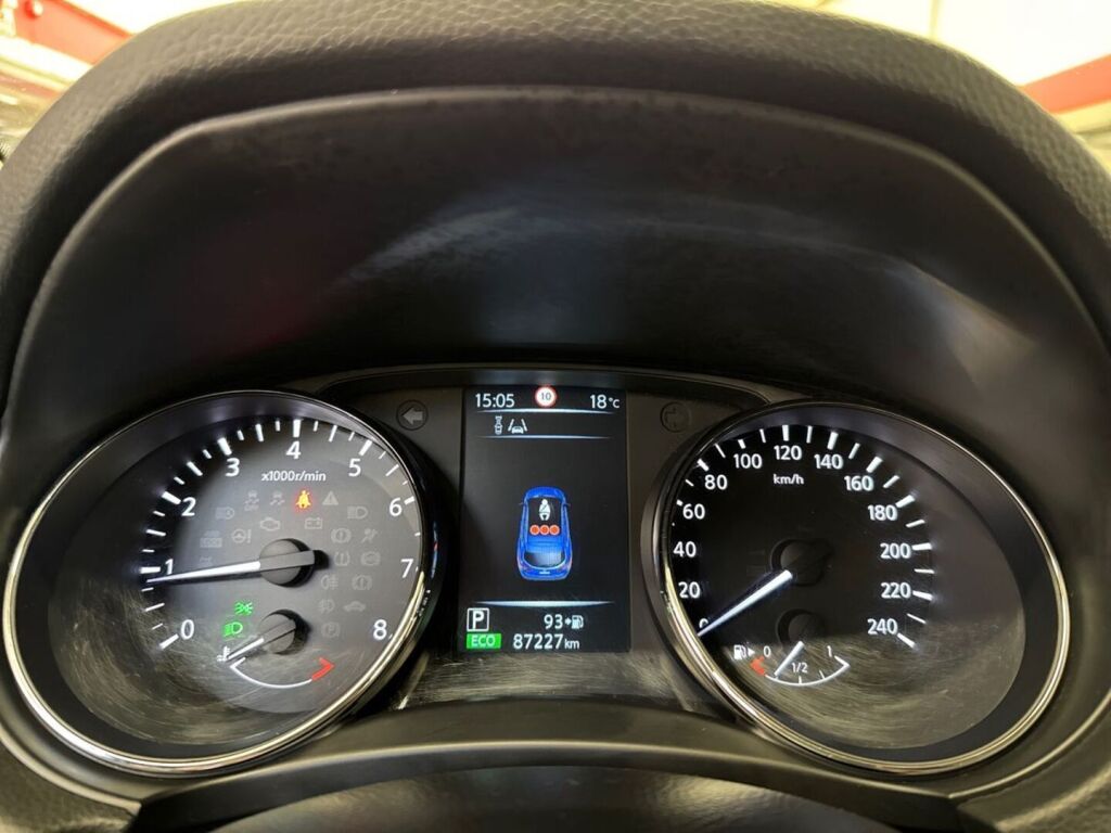 Nissan Qashqai 2017 Punainen