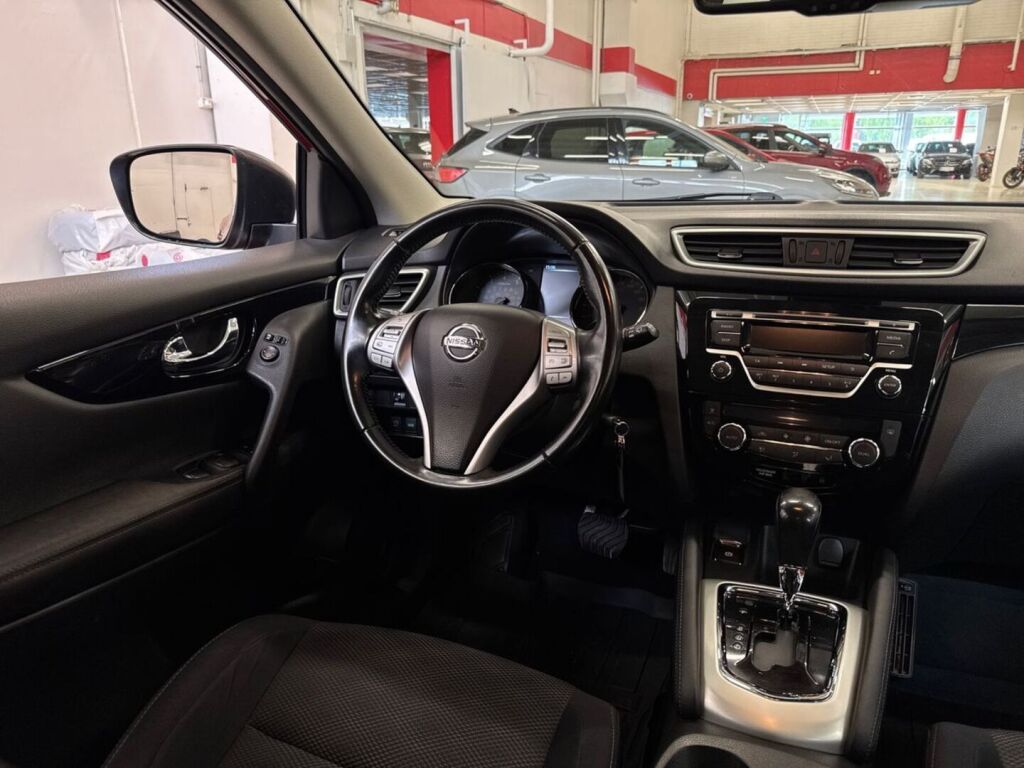 Nissan Qashqai 2017 Punainen
