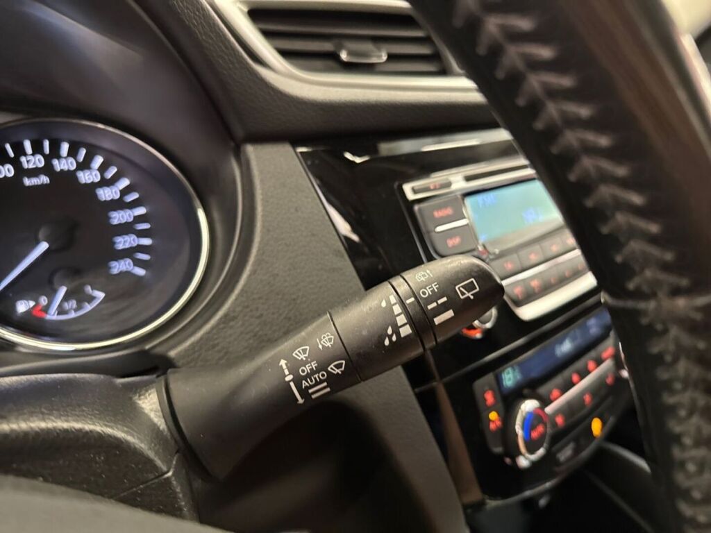 Nissan Qashqai 2017 Punainen