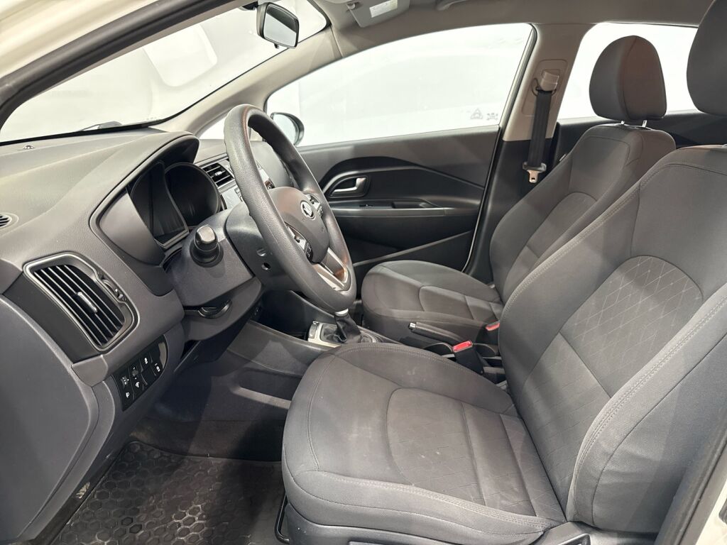 Kia Rio 2017 Valkoinen