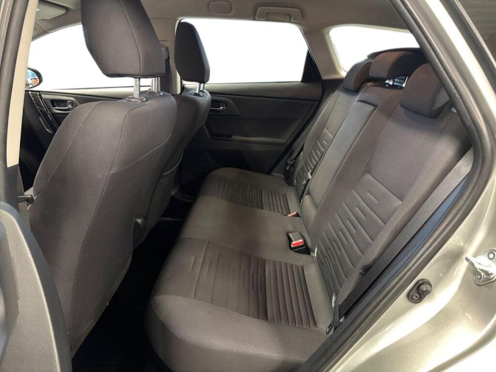 Toyota Auris 2017 Metallinhohto Harmaa