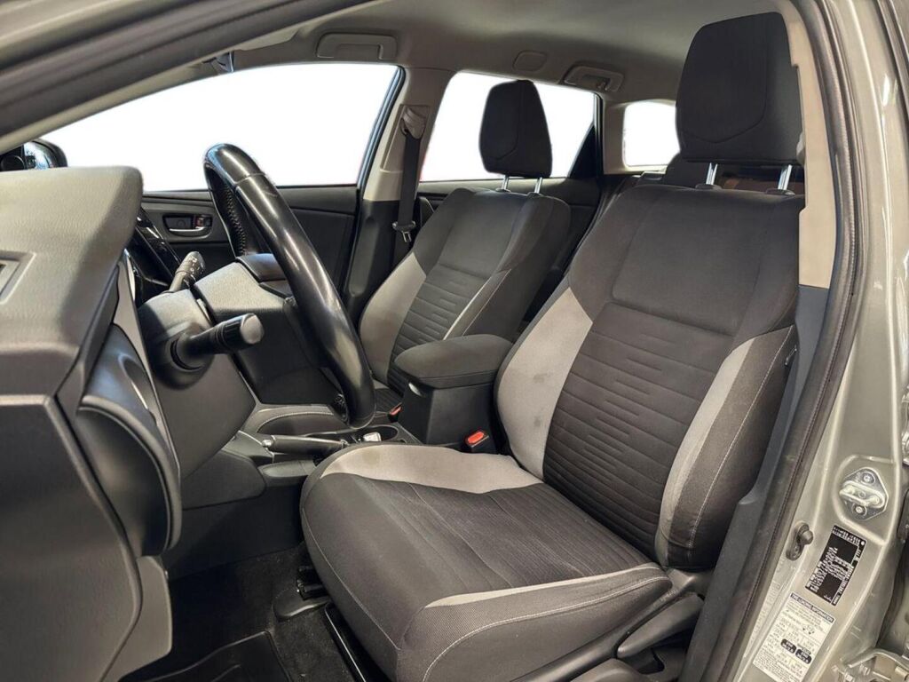 Toyota Auris 2017 Metallinhohto Harmaa