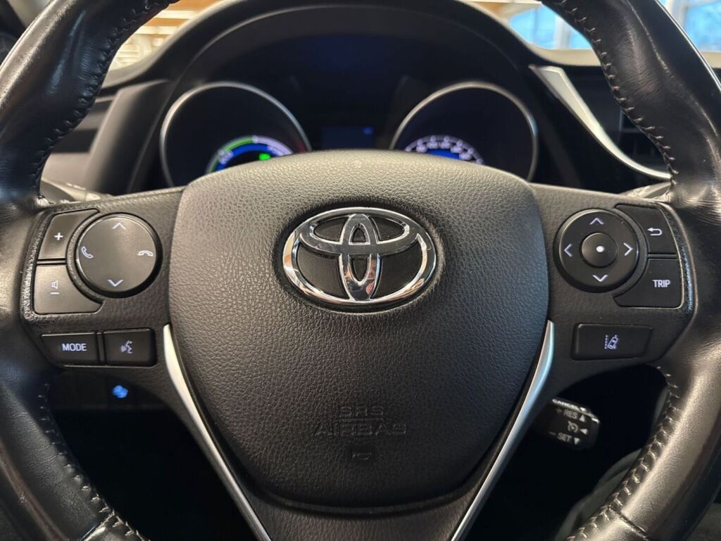 Toyota Auris 2017 Metallinhohto Harmaa